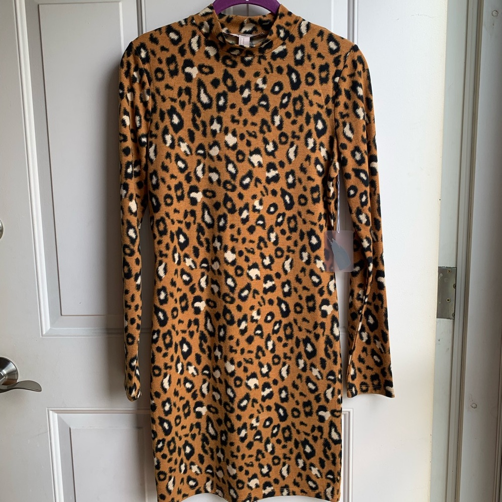 Long sleeve leopard mini dress
